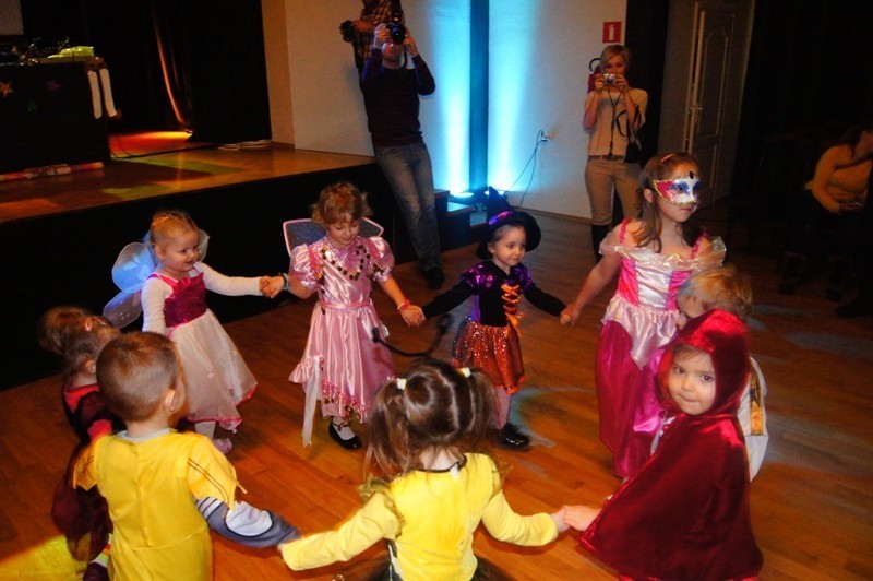 Ferie 2013: Dzieciaki bawiły się na balu przebierańców