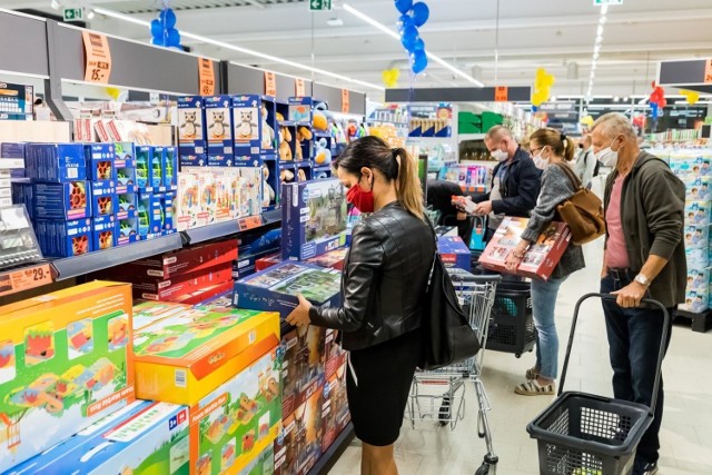 Ważne informacje dla wszystkich klientów popularnych sklepów. Koronawirus dopadł także sieci handlowe. Biedronka i Lidl wprowadzają spore zmiany. 

SZCZEGÓŁY NA KOLEJNYCH STRONACH >>>>

Czytaj także: Uwaga! Tutaj nie będzie prądu! Sprawdź LISTĘ MIEJSCOWOŚCI