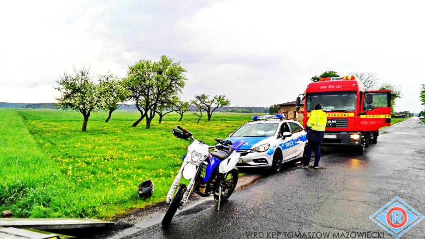 Policyjny pościg za uciekającym motocyklistą koło Tomaszowa Maz. [ZDJĘCIA]