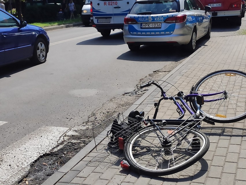 Potrącenie rowerzystki w centrum Jasła. Ruch ulicą 3 Maja odbywa się wahadłowo [ZDJĘCIA]