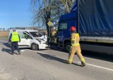 Stare Pole. Wypadek na drodze krajowej nr 22. Jedna osoba ranna po zderzeniu dwóch samochodów