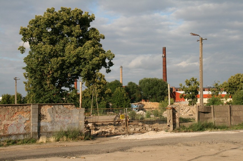 Czerwiec 2011: Ulica Stanisława Moniuszki - początek budowy małego osiedla