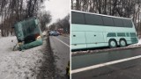Niebezpieczny wypadek na DK2 pod Warszawą. Autobus uderzył w słup i wpadł do rowu. Kierowca trafił do szpitala
