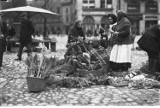 Lubuskie. Wielkanoc w regionie na czarno-białych zdjęciach. Pamiętacie wielkanocne kramy, sprzedawców palm? - wyjątkowe fotografie