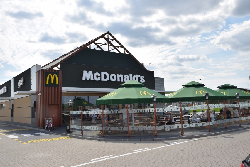 McDonald's w Augustowie otwarty. W restauracji pełno ludzi