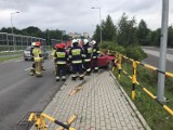 Wypadek w Wodzisławiu Śl. Samochód uderzył w barierki na ulicy Matuszczyka