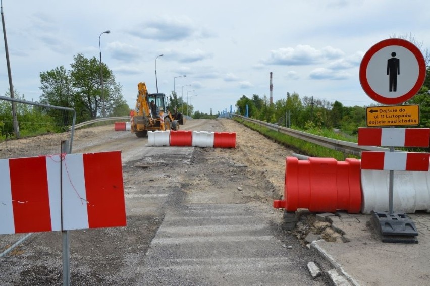 Wiadukt w Skarżysku zamknięty, ale wciąż stoi. Kiedy zaczną go wyburzać? (ZDJĘCIA)