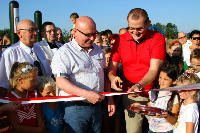 Nowy Sącz. Otwarcie siłowni pod chmurką na osiedlu Dąbrówka [ZDJĘCIA]