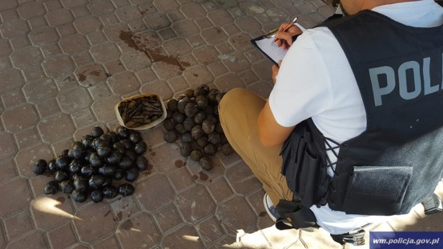 Policjanci znaleźli amunicję i granaty