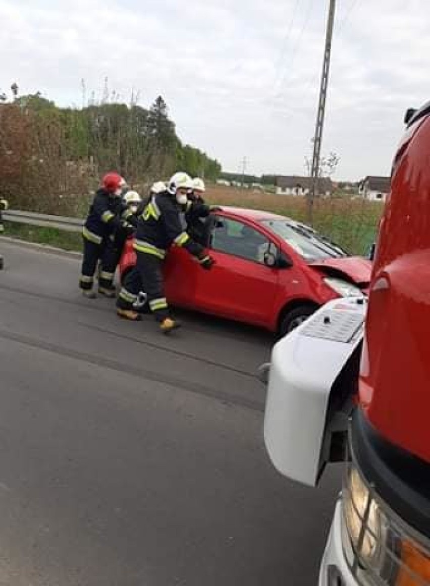 Strażacy z powiatu brodnickiego w akcji. Pożar kabiny auta i sadzy w kominie