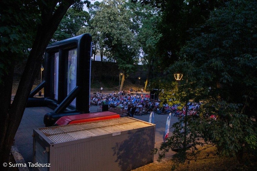 Rusza kino na leżakach w Stargardzie. Rozdają wejściówki na wieczorny film w parku Chrobrego