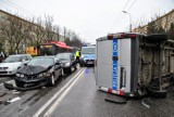 Wypadek radiowozu na Al. Racławickich. Pięć osób rannych, w tym dwóch policjantów (ZDJĘCIA)