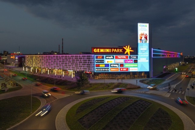 Galeria Handlowa Gemini Park mieści się przy trasie DK1 w Tychach