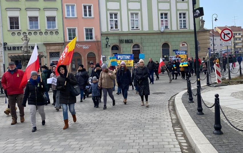 Około 200 osób zamanifestowało solidarność z broniącą się...