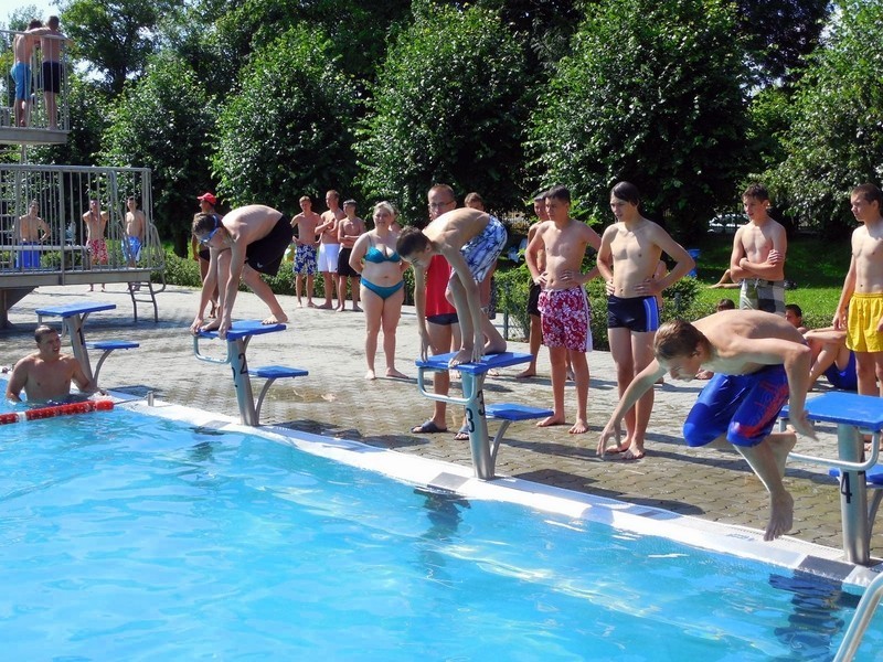 Zawody pływackie na basenie letnim w Strzegomiu rozegrano w...