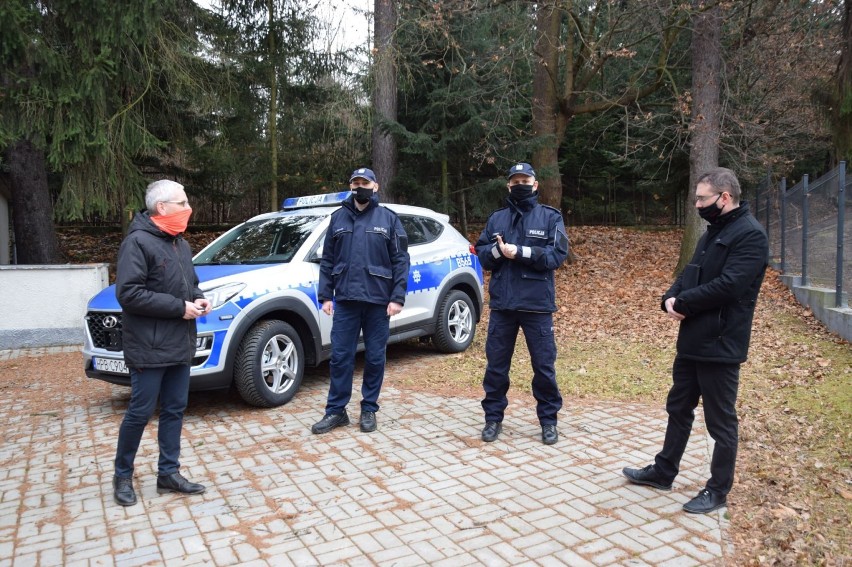 Policjanci z Międzylesia dostali nowy radiowóz