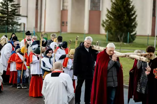 Ulicami Podzamcza w Wałbrzychu przejdzie Droga Krzyżowa, w ub roku uczestniczyło w niej kilkuset wiernych