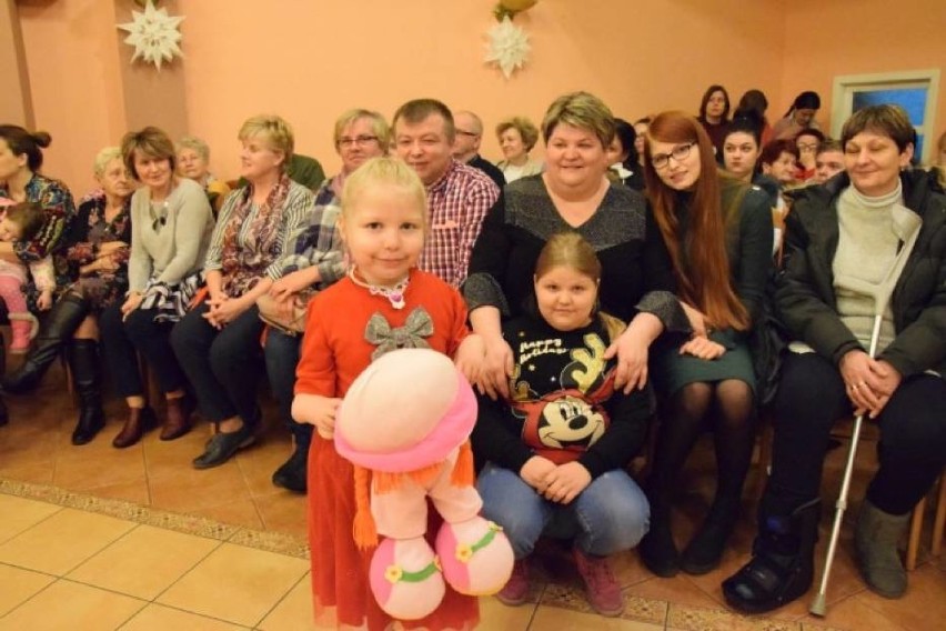 5-letnia Gabrysia z Różyn będzie miała operację rączek. Zebrano potrzebne 400 tys. zł |ZDJĘCIA
