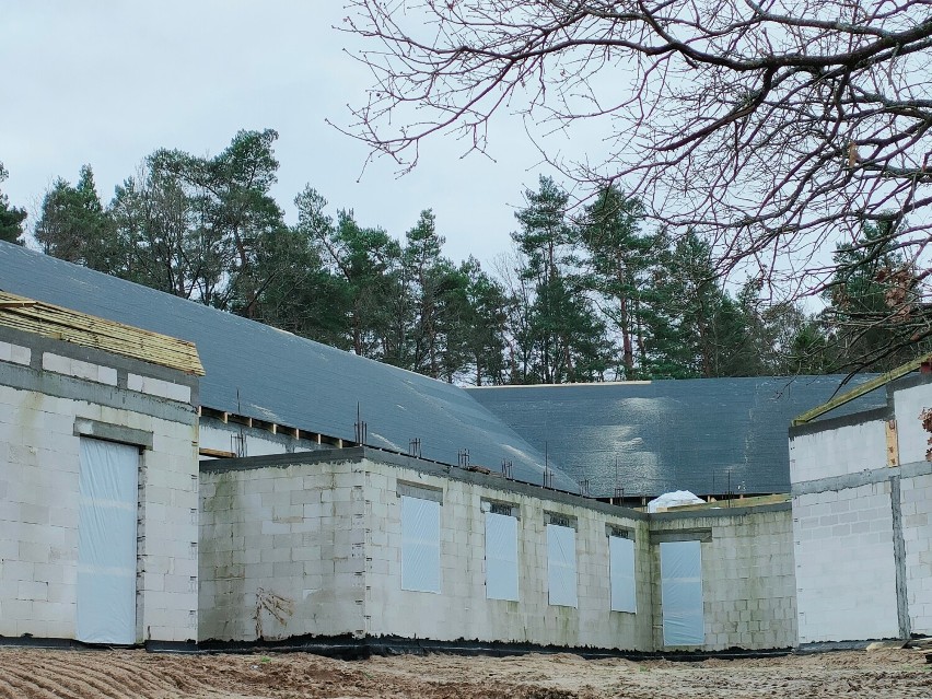 Pogorzelice. Zapraszają wszystkich darczyńców na wspólne zawieszenie wiechy na hospicjum.