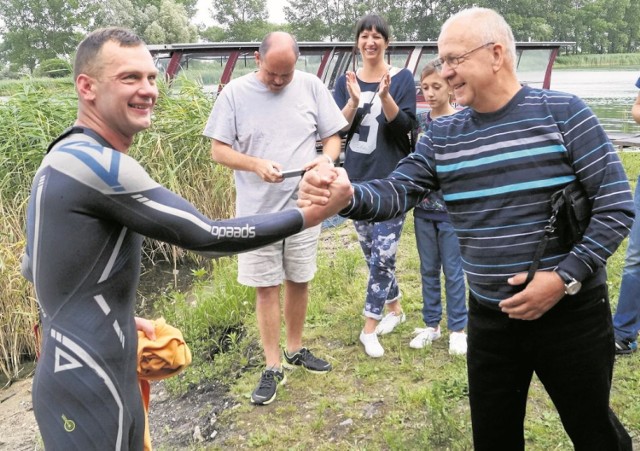 Zdobywca Gopła. Pan Rafał jest pierwszą osobą, która przepłynęła legendarne jezioro.