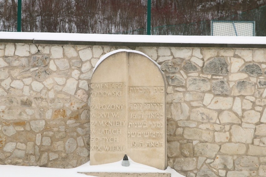 Kazimierz Dolny pod śniegiem. Piękne widoki z Góry Trzech Krzyży i wzgórza zamkowego. Zobacz