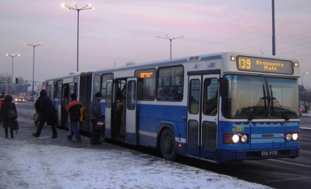 Pasażer autobusu 152 słuchał głośno muzyki, a upomniany przez ...