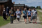 Rośnie liczba odwiedzających Muzeum Auschwitz, ale jeszcze jest znacznie mniejsza niż przed pandemią. Zdjęcia