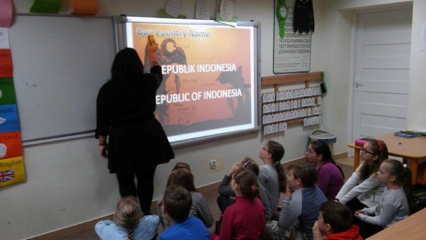 Wolontariusze z Indonezji realizują Międzynarodowy Projekt Kidspeak w Lublewie