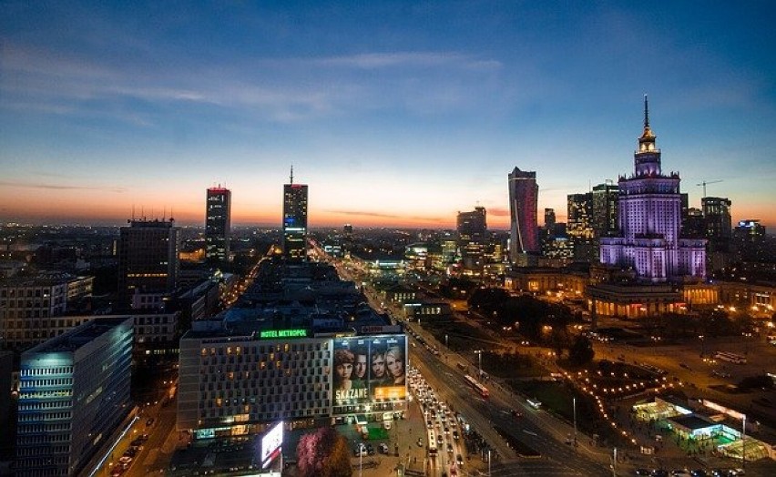 Niektórzy uważają, że Warszawa najpiękniejsza jest nocą....