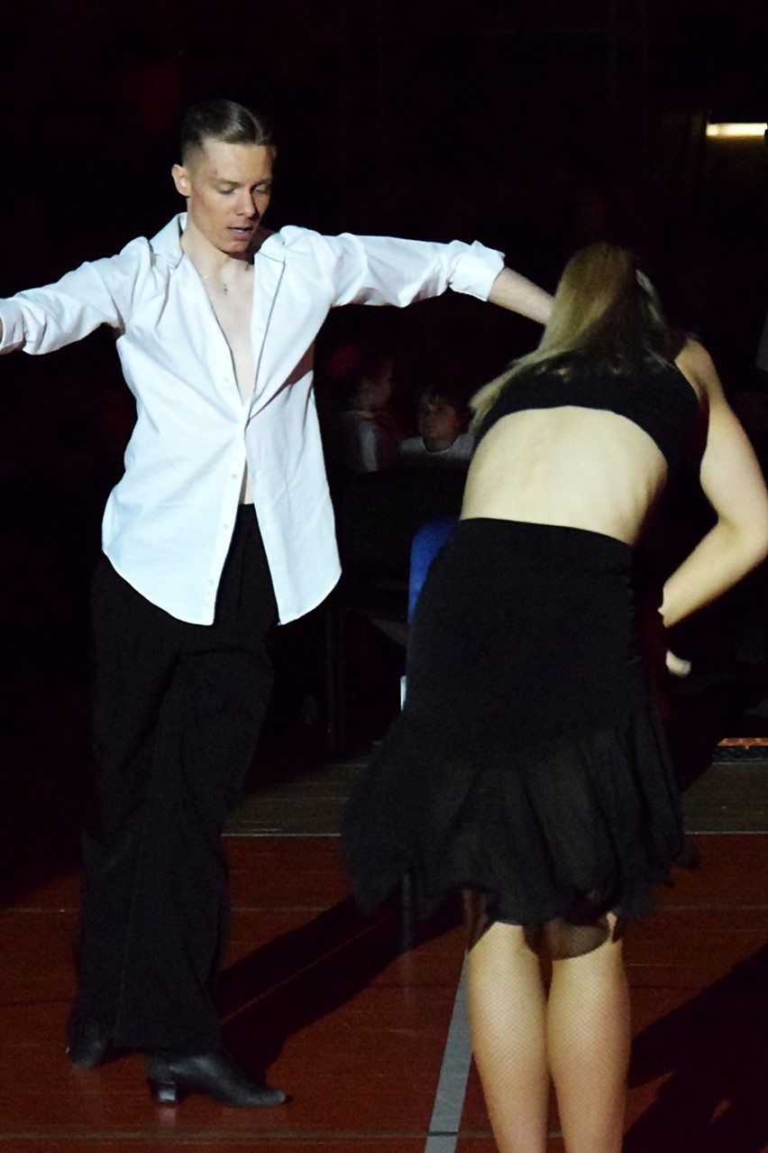 W hali sportowej MOSiR-u Szkoła Tańca Iskra świętowała swoje dwudziestolecie. Widowisko było  wspaniałe! Zobaczcie zdjęcia