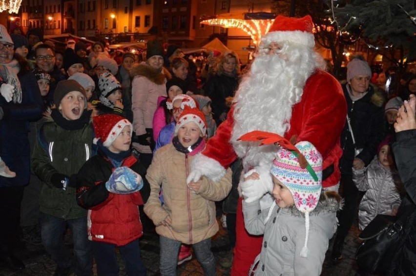 Również w piątek wieczorem ulicami starówki przejdzie...