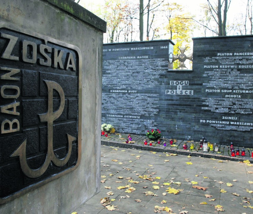 Tutaj pochowanych jest wielu zasłużonych Polaków, w tym...