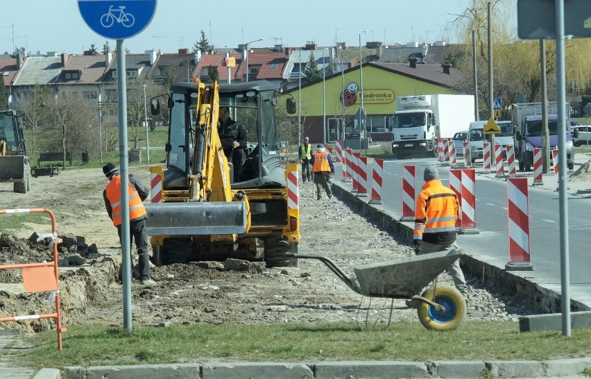 Trwa budowa nowych miejsc parkingowych przy ul. Błażka w Inowrocławiu