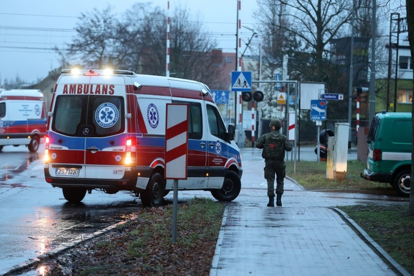 Ewakuacja 25 tys. osób w Policach rozpoczęła się po godz. 6....