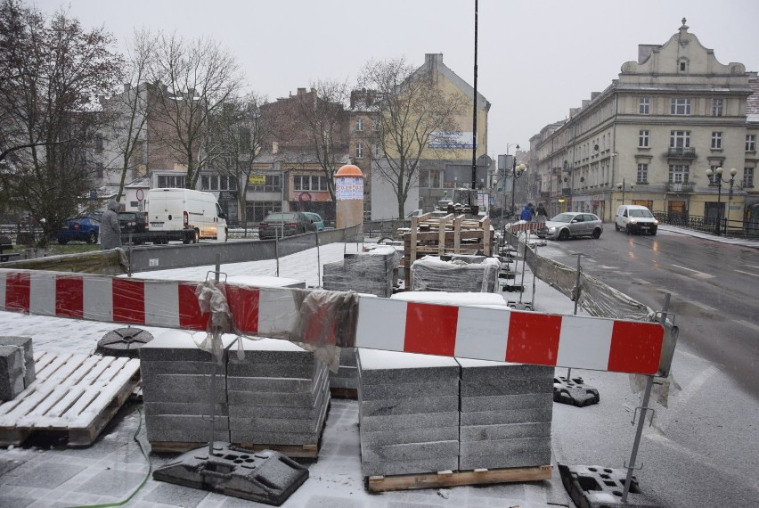 Remont ulicy Śródmiejskiej w Kaliszu trwa. Sprawdź, jak...