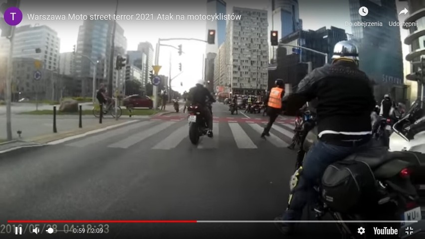 Warszawa. Atak gazem na motocyklistów na rondzie ONZ. Film wywołał burzę w sieci