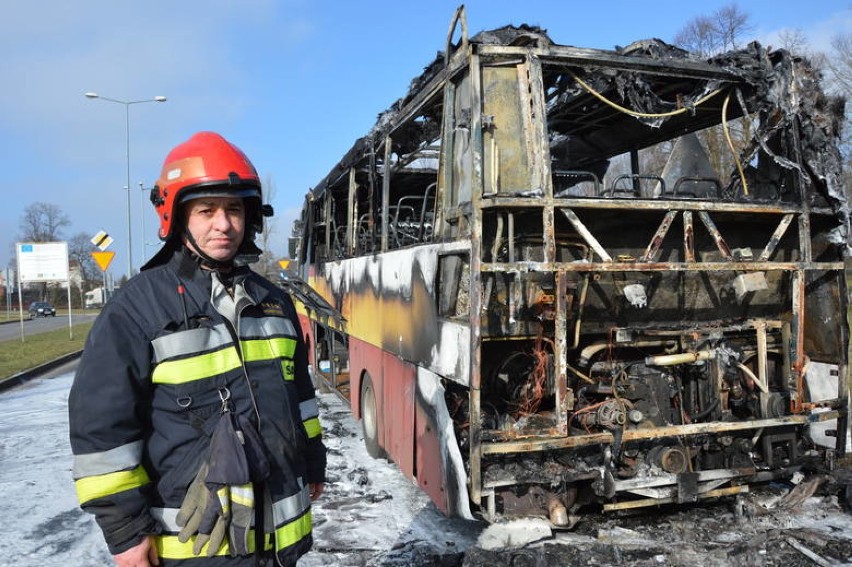 Autobus spalił się niemal doszczętnie