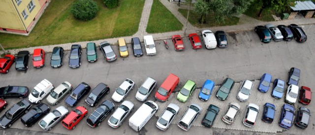 W Zielonej Górze w wielu miejscach, nie tylko przy Palmiarni, brakuje parkingów