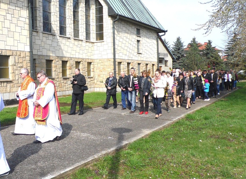 Ksiądz miał koronawirusa. Dlaczego zmarł na plebanii?