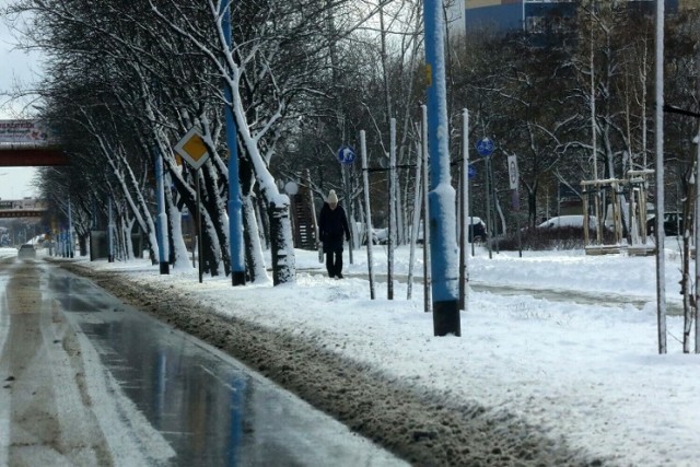 IMGW ostrzega przed oblodzeniem dróg i chodników