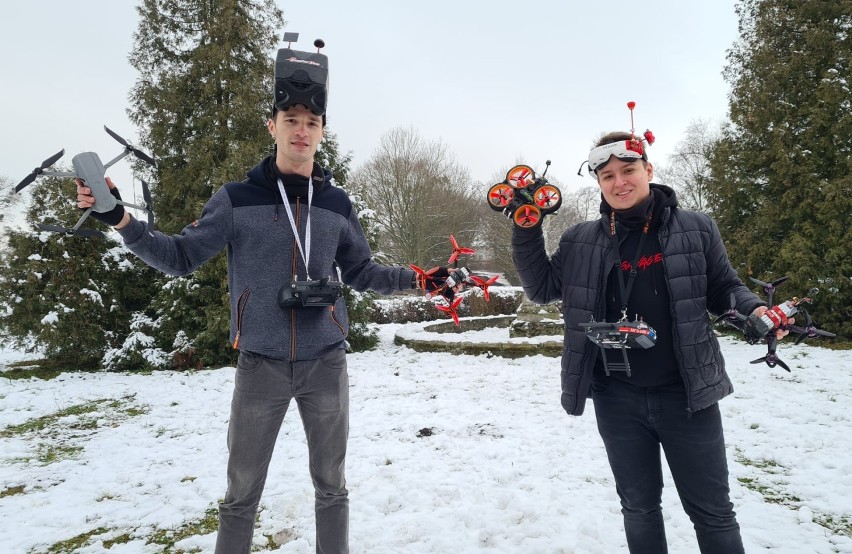 Kacper Bamberski i Bartek Owczarz to miłośnicy dronów i twórcy profilu "Dronujemy Pleszew"