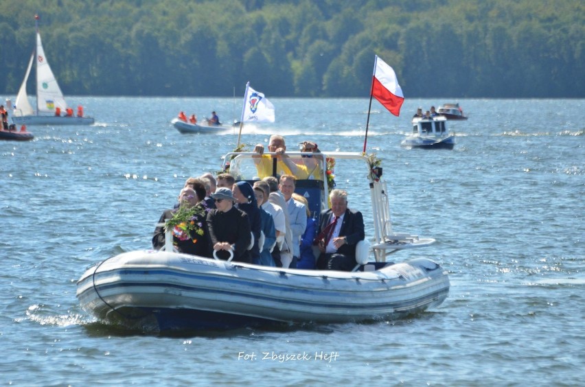 Pielgrzymka łodziowa Nadole-Żarnowiec. Pomeranki na Jeziorze...