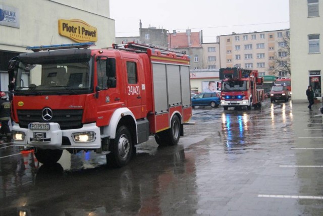 Alarm w centrum handlowym przy ulicy Polnej. W jednym z butików doszło do zadymienia, ale na szczęście sytuację udało się bardzo szybko opanować.

WIĘCEJ: Alarm w centrum handlowym w Kaliszu