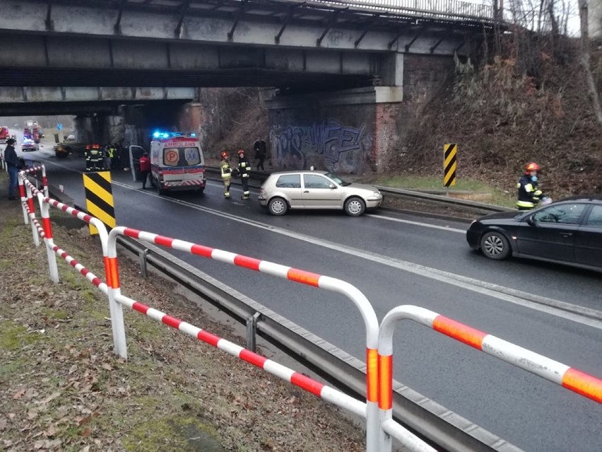 Obwodnica Kędzierzyna-Koźla zablokowana po wypadku.