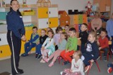 Policjantki z tczewskiej komendy spotkały się z maluchami z przedszkola w Czarlinie w ramach akcji pn. „Oklaski za odblaski!''