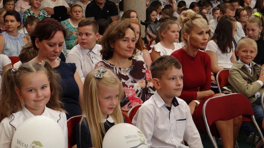 Stary Szelków. Uroczyste rozpoczęcie roku w Szkole Podstawowej im. Janusza Korczaka w Starym Szelkowie. 2.09.2019