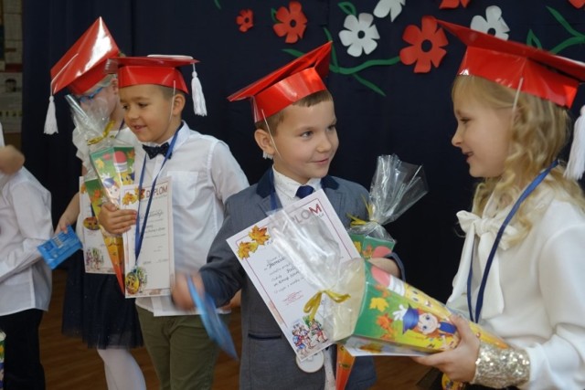 Ślubowanie klas pierwszych w Zespole Szkolno-przedszkolnym w Łękawie w gminie Bełchatów