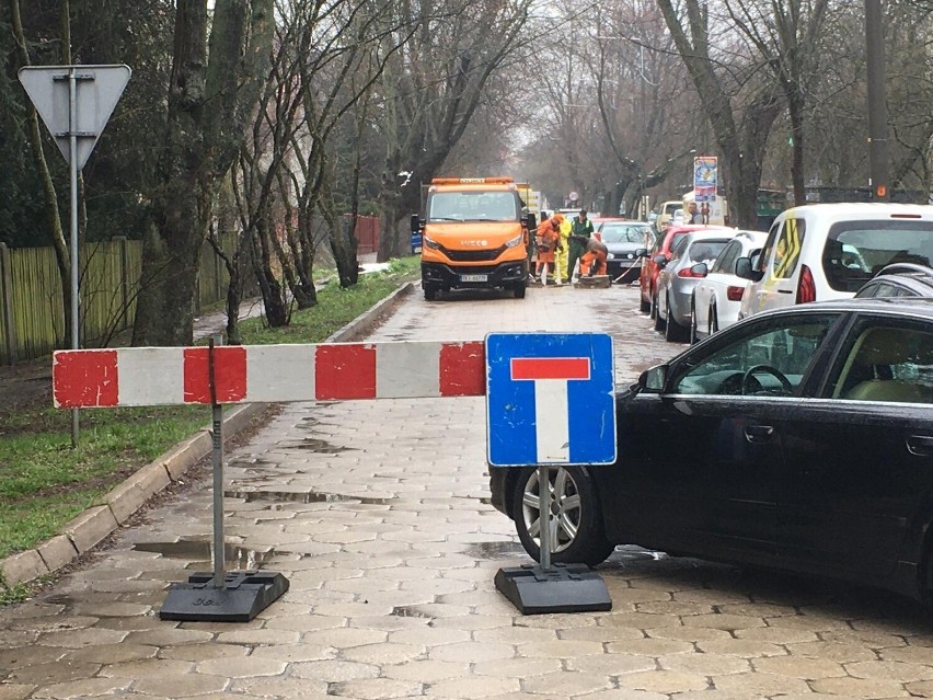Na ulicy  Klonowej w Kielcach doszło  do awarii i zapadła...