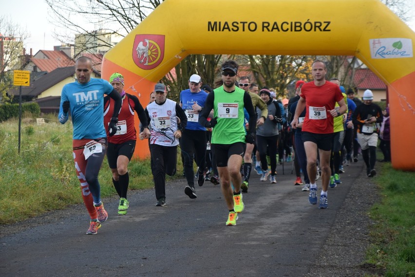 Biegali po wałach nad Odrą w Raciborzu