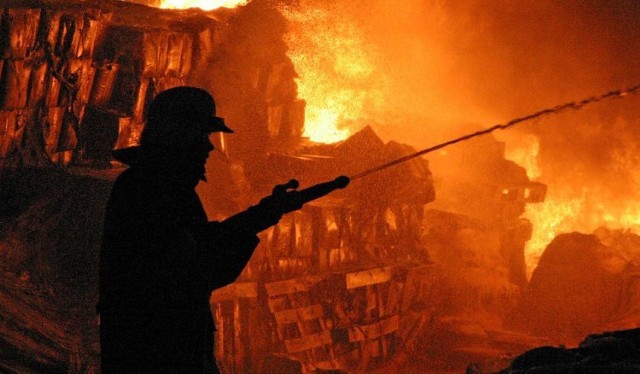 Strażacy ugasili płonący na stolarni w Brzozowie dach
